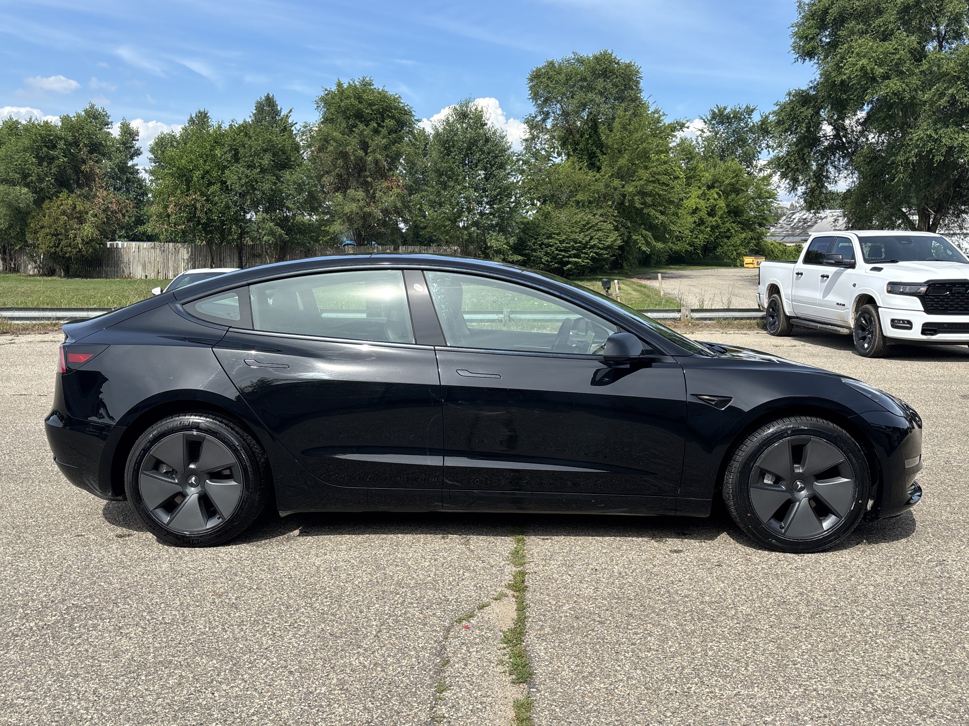 Used 2023 Tesla Model 3 Standard Range RWD image 2