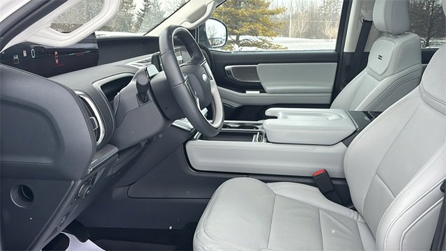 Used 2025 Ford Expedition Platinum image 25