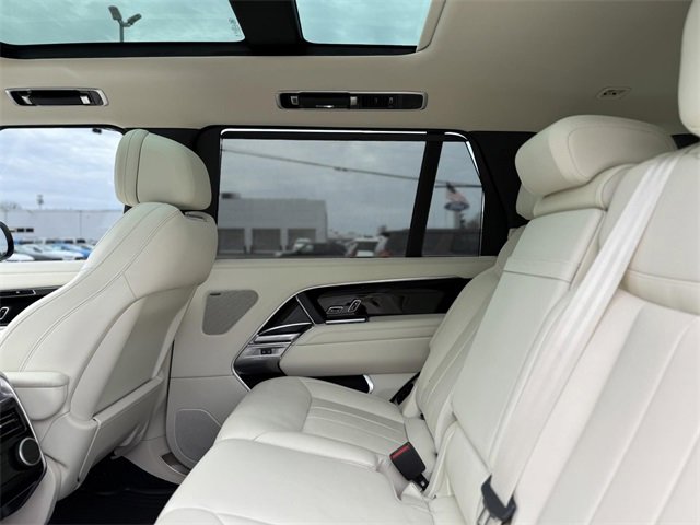 Used 2025 Land Rover Range Rover Long Wheelbase SE image 37