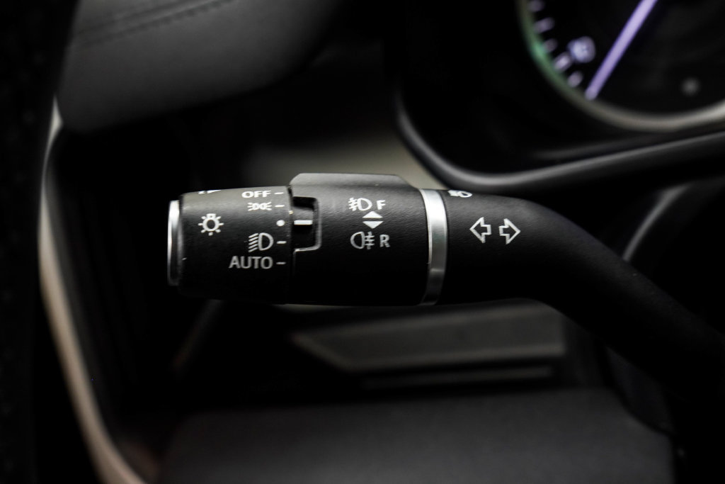 Used 2023 Land Rover Defender 130 SE AWD/4WD image 41