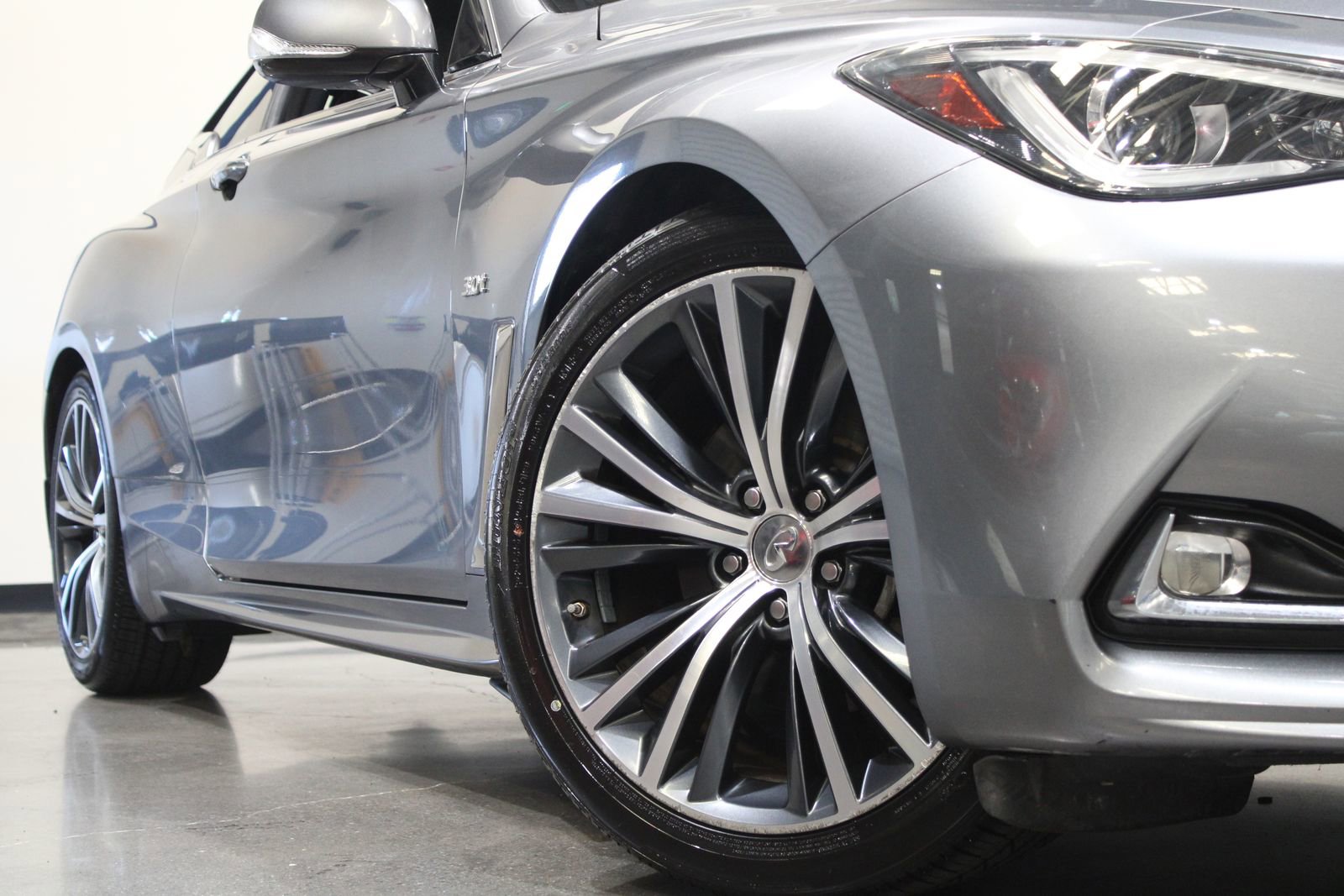 Used 2018 INFINITI Q60 3.0t Luxe w/ Sensory Package 3.0T Luxe image 3