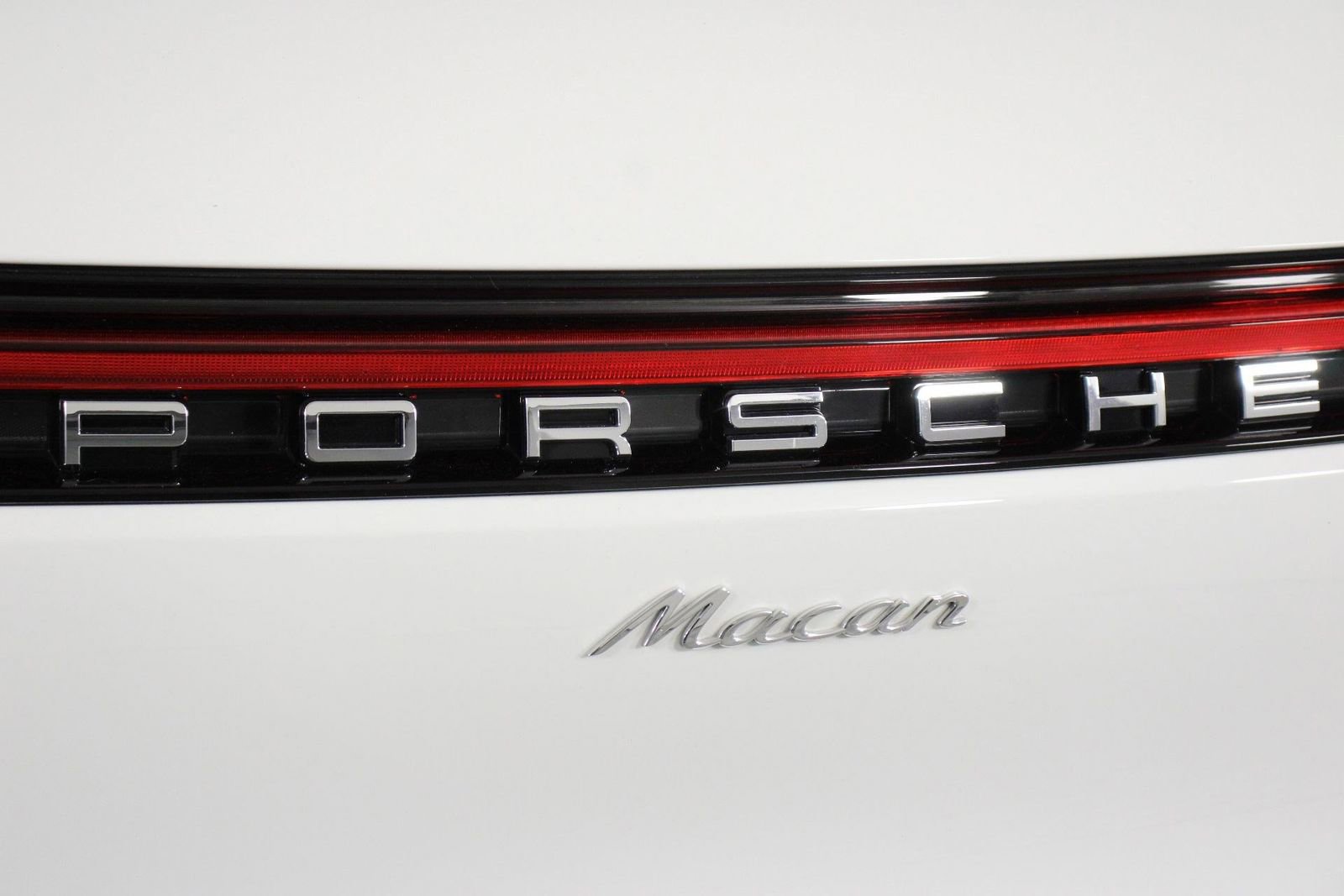 Certified 2025 Porsche Macan image 22