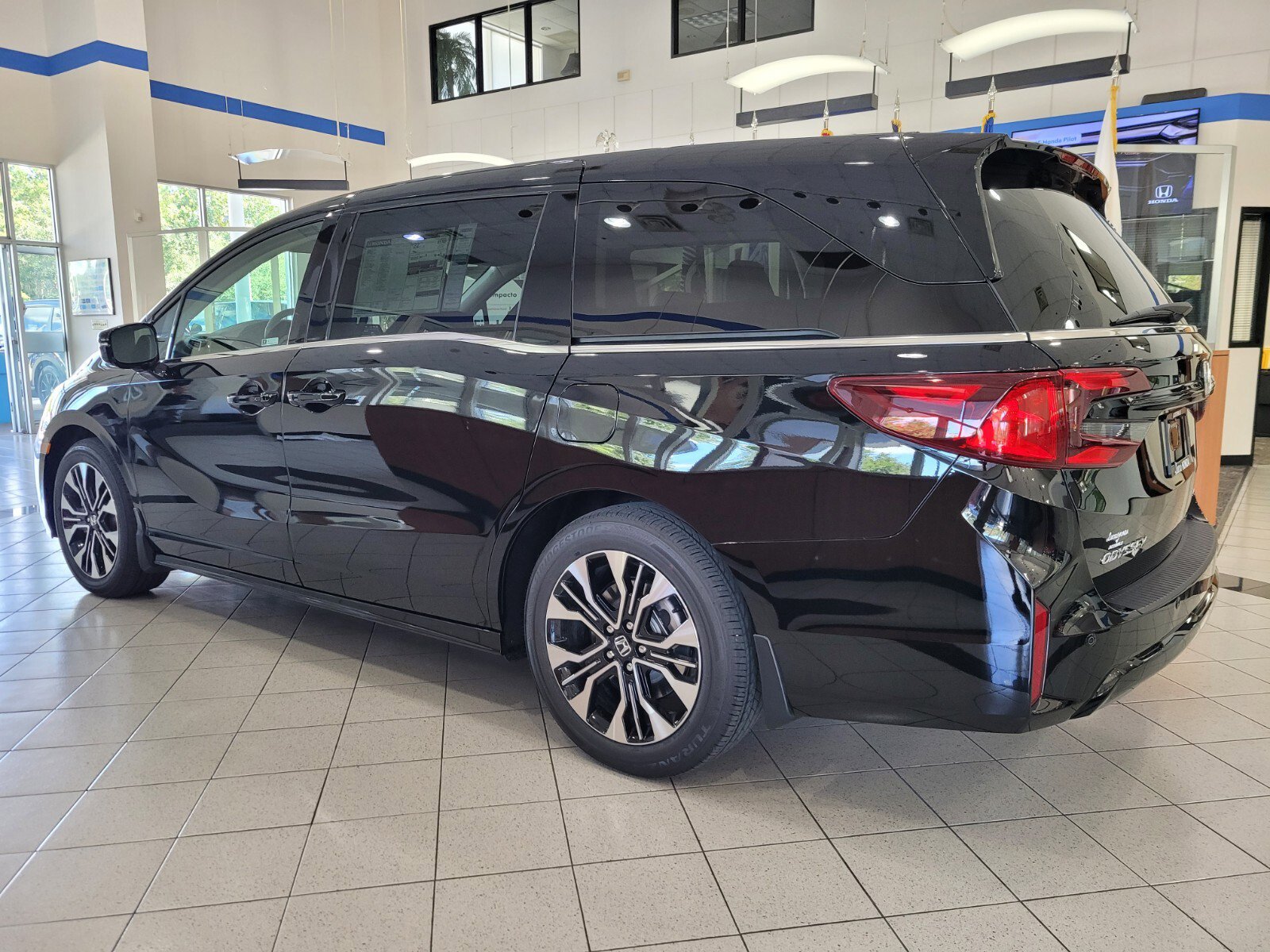 Used 2026 Honda Odyssey Elite image 6