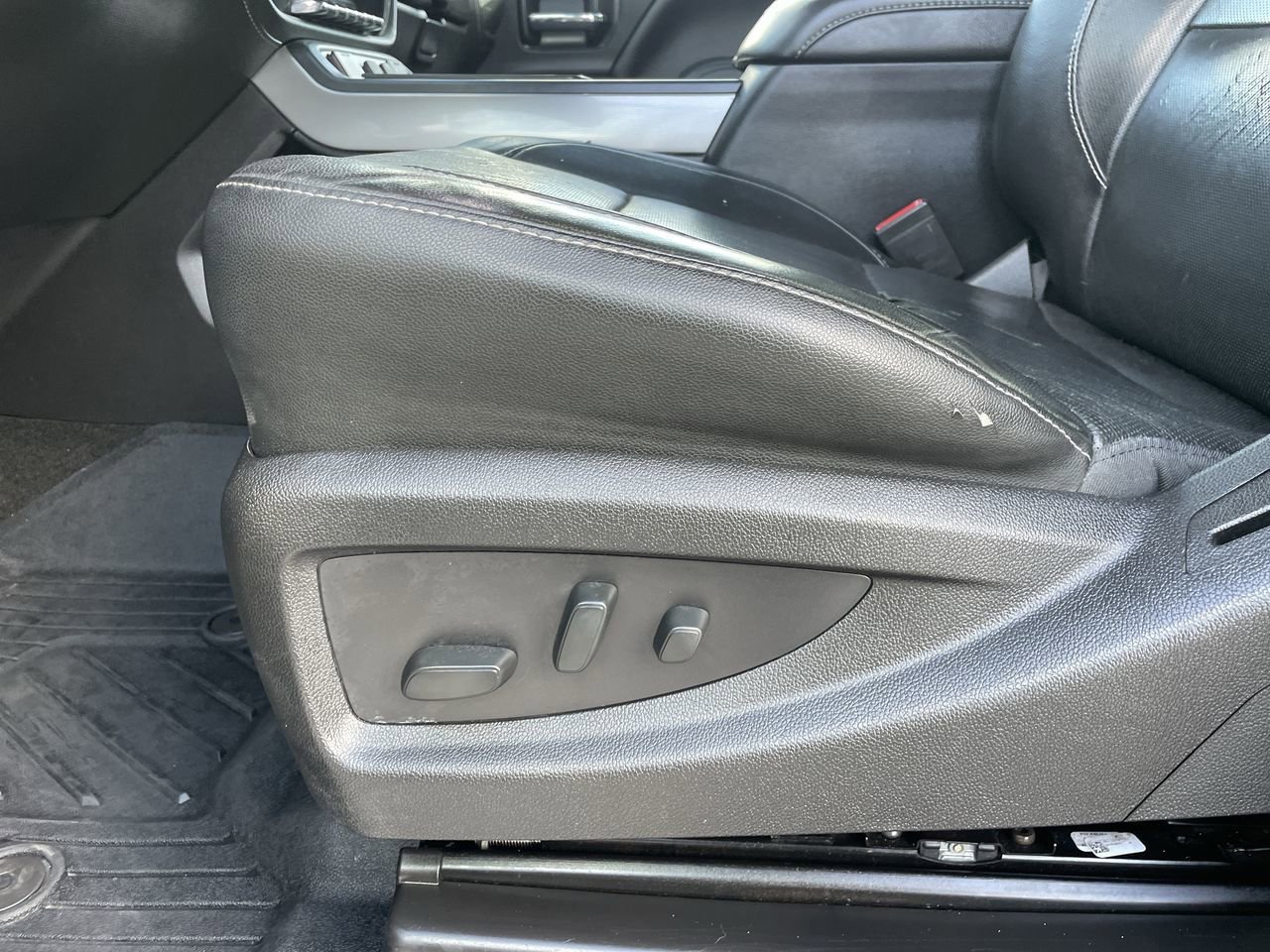 Used 2018 Chevrolet Silverado 2500 LTZ w/ Duramax Plus Package image 20