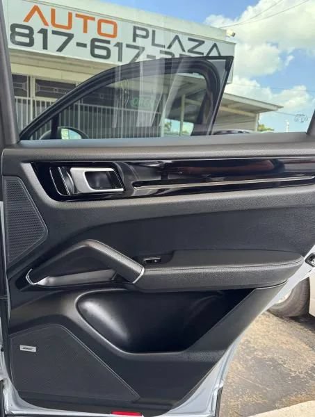 Used 2019 Porsche Cayenne AWD/4WD image 26