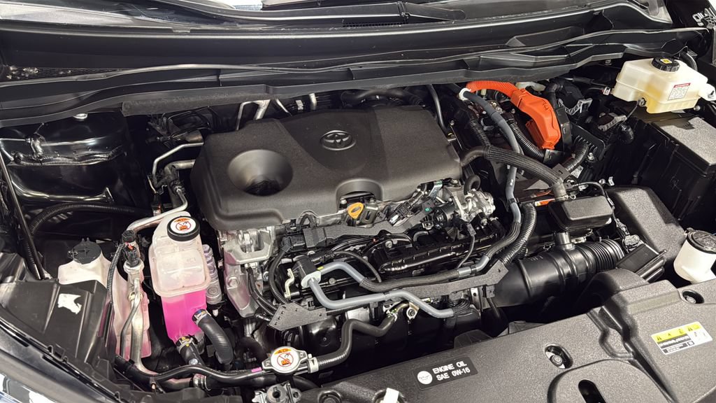 Used 2024 Toyota Sienna LE AWD/4WD image 39