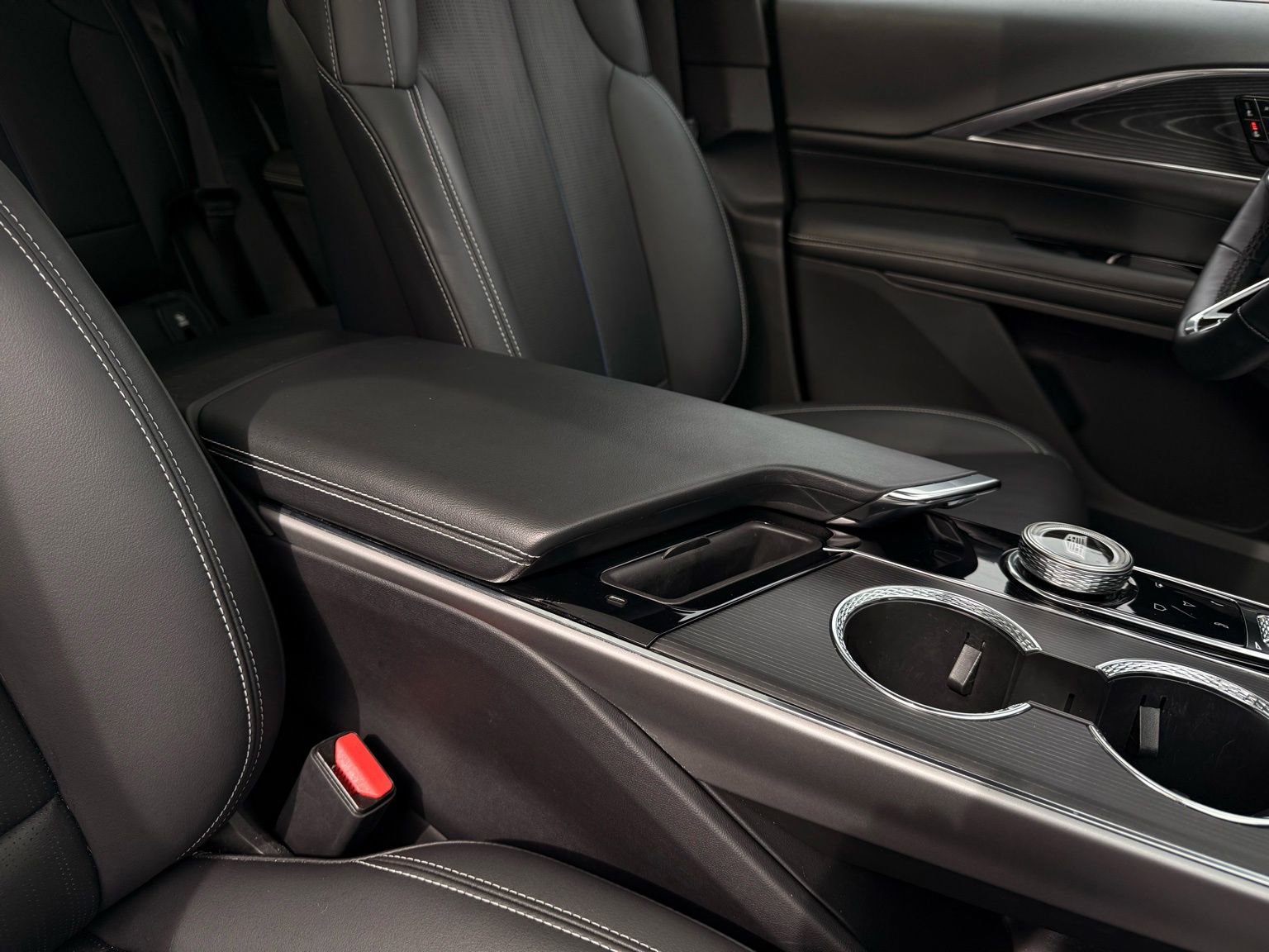 Used 2024 Cadillac Lyriq Sport image 27