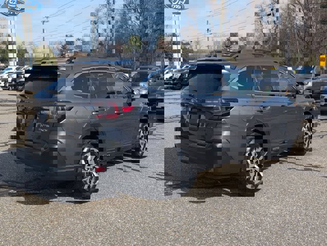 Used 2025 Subaru Outback Premium image 3