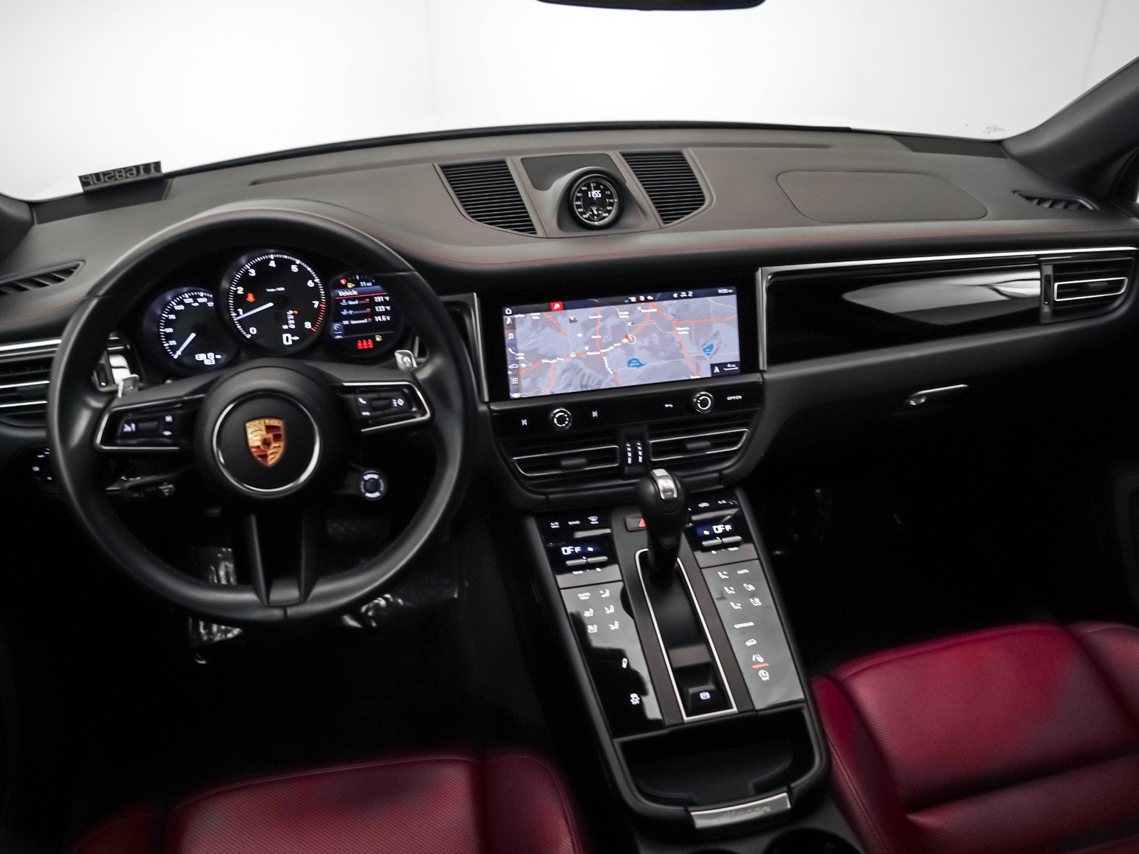 Certified 2024 Porsche Macan image 19