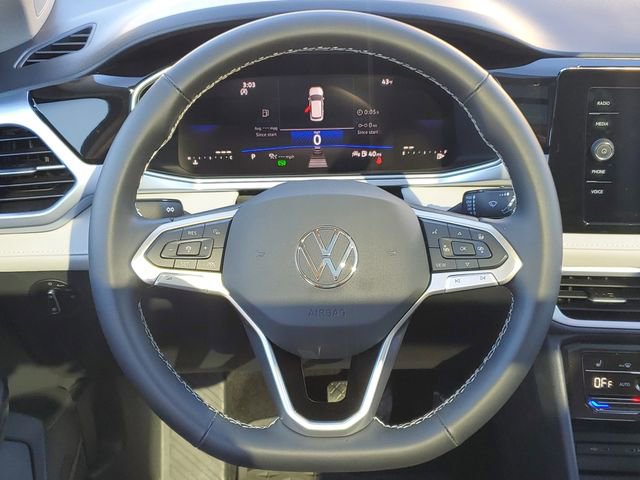 Certified 2025 Volkswagen Taos SE w/ Panoramic Sunroof Package image 17