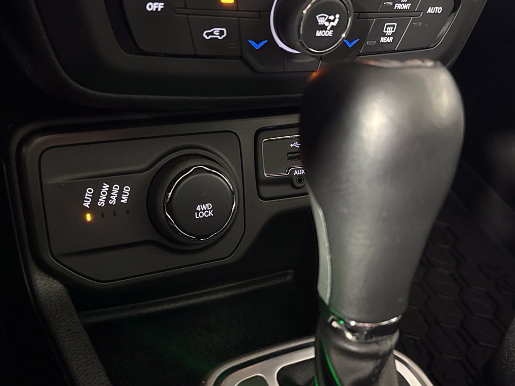Used 2021 Jeep Renegade Limited w/ Sun & Sound Group AWD/4WD image 29