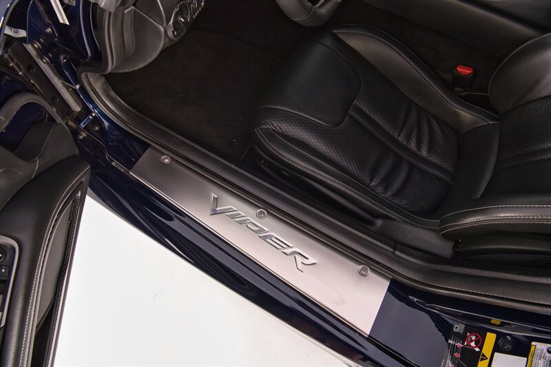 Used 2014 SRT Viper GTS w/ GTS Laguna Interior Package RWD image 19