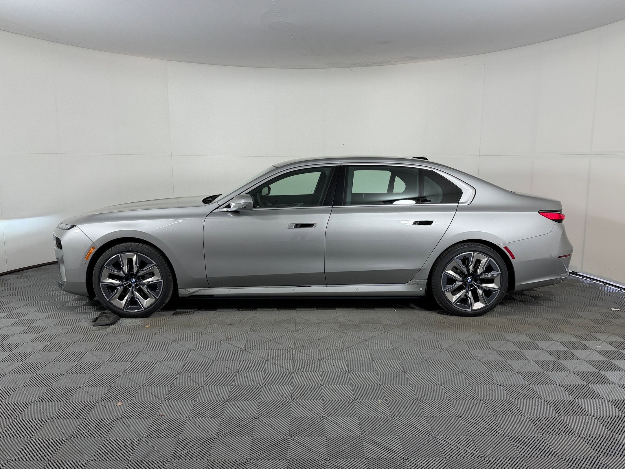 New 2026 BMW i7 eDrive50 w/ Executive Package RWD image 2