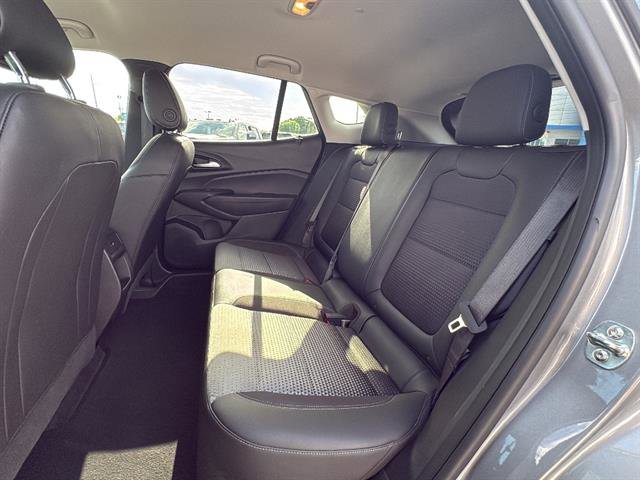 Used 2025 Chevrolet Trax LT w/ LT Convenience Package FWD image 16