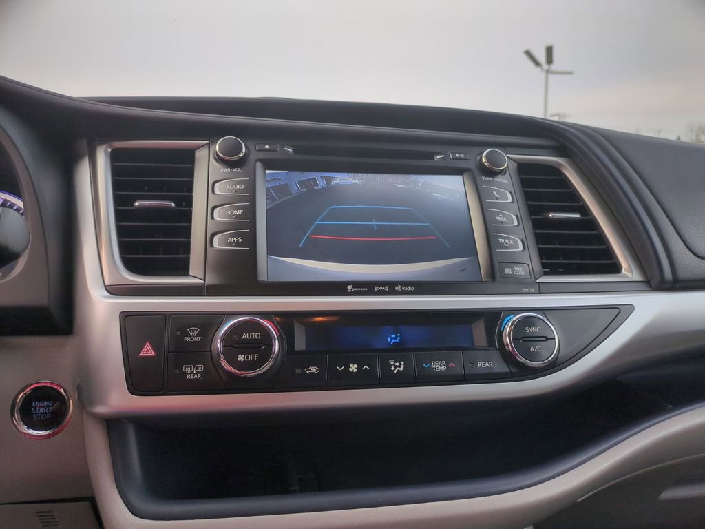 Used 2017 Toyota Highlander XLE image 11