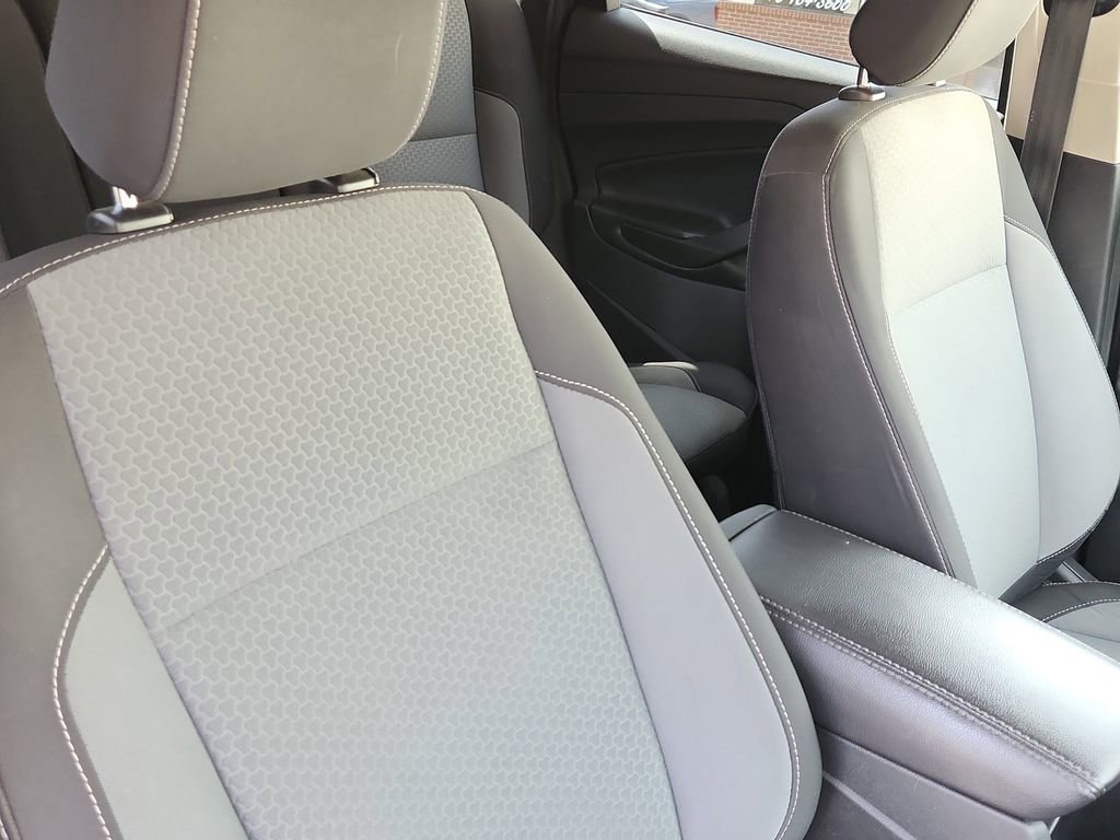 Used 2019 Ford Escape SE image 17