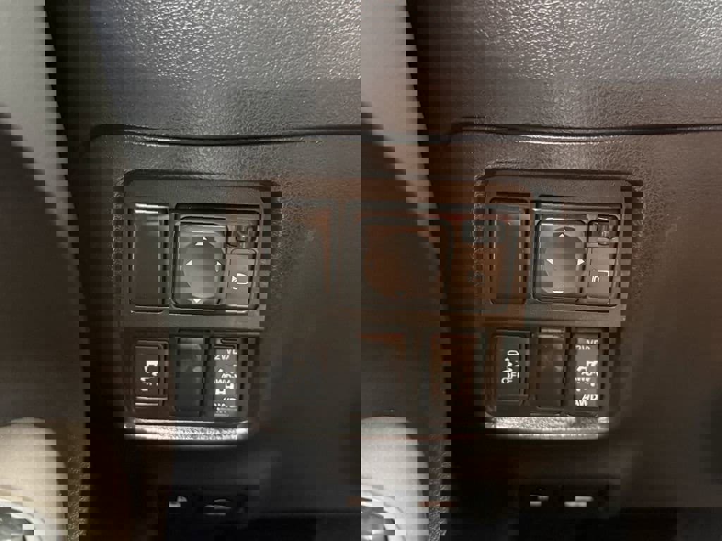 Used 2012 Nissan Juke SL image 31