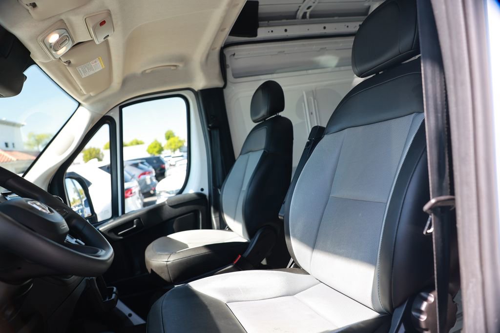 Used 2025 RAM ProMaster 2500 w/ Convenience Group FWD image 17