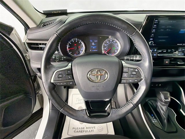 Used 2021 Toyota Highlander LE image 11