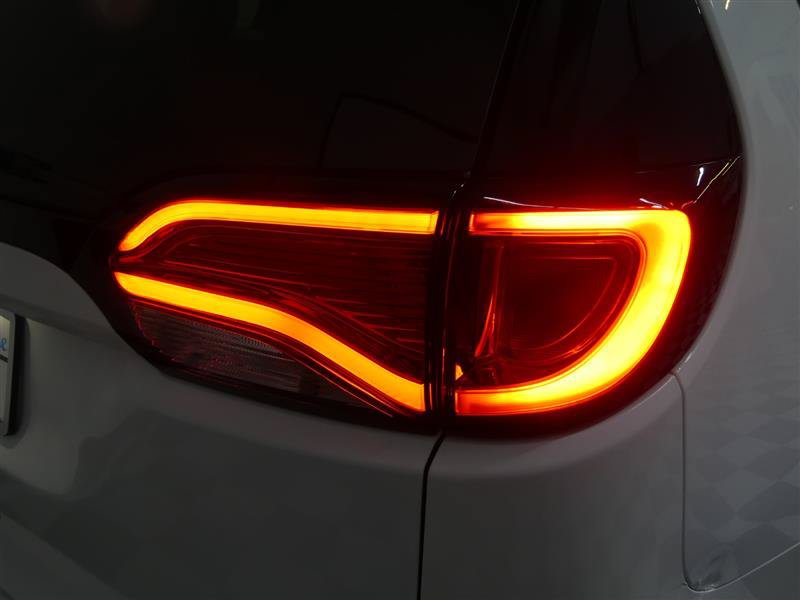 Used 2018 Chrysler Pacifica Touring-L Plus w/ Advanced Safetytec Group FWD image 15