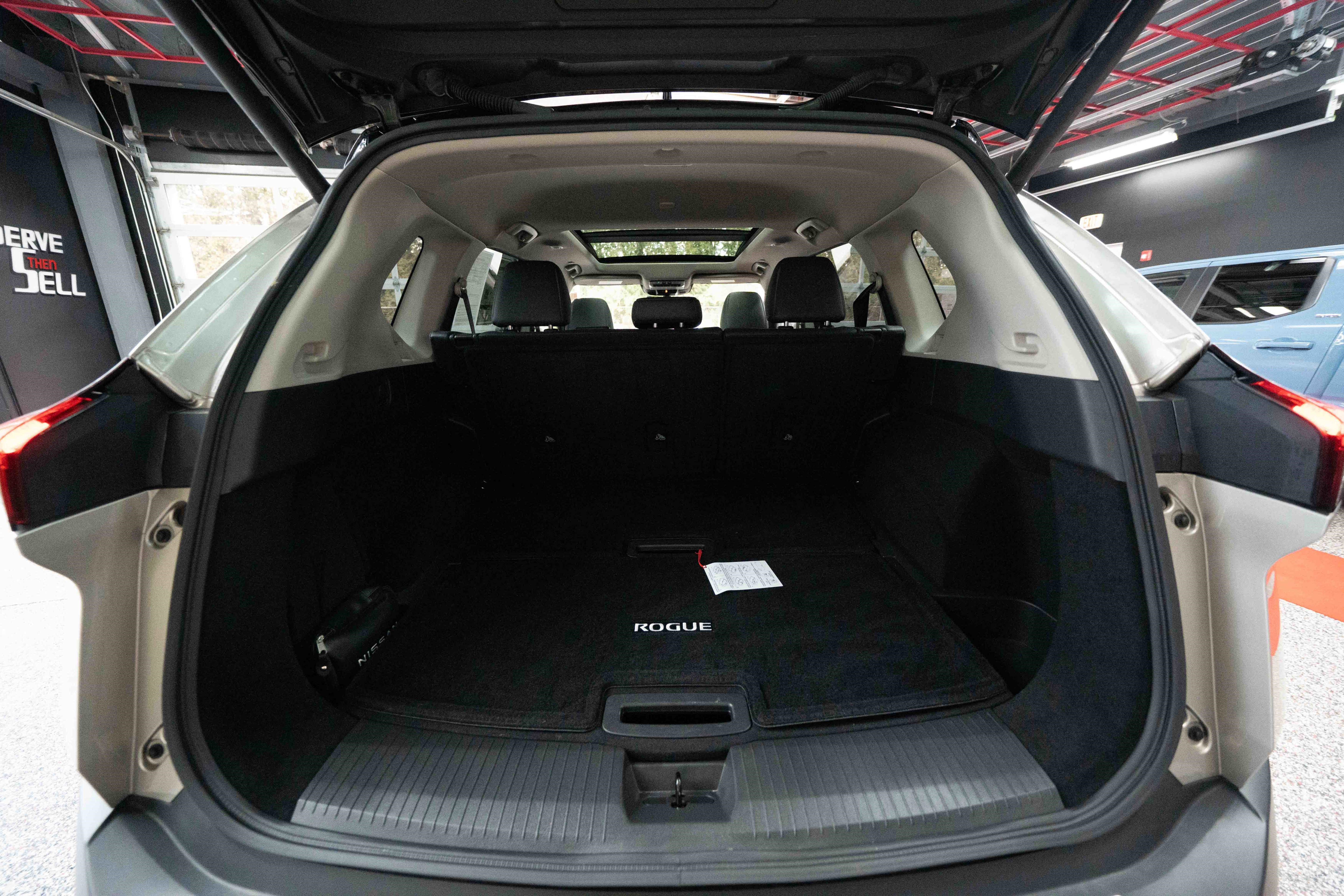 Used 2023 Nissan Rogue SL w/ SL Premium Package image 28