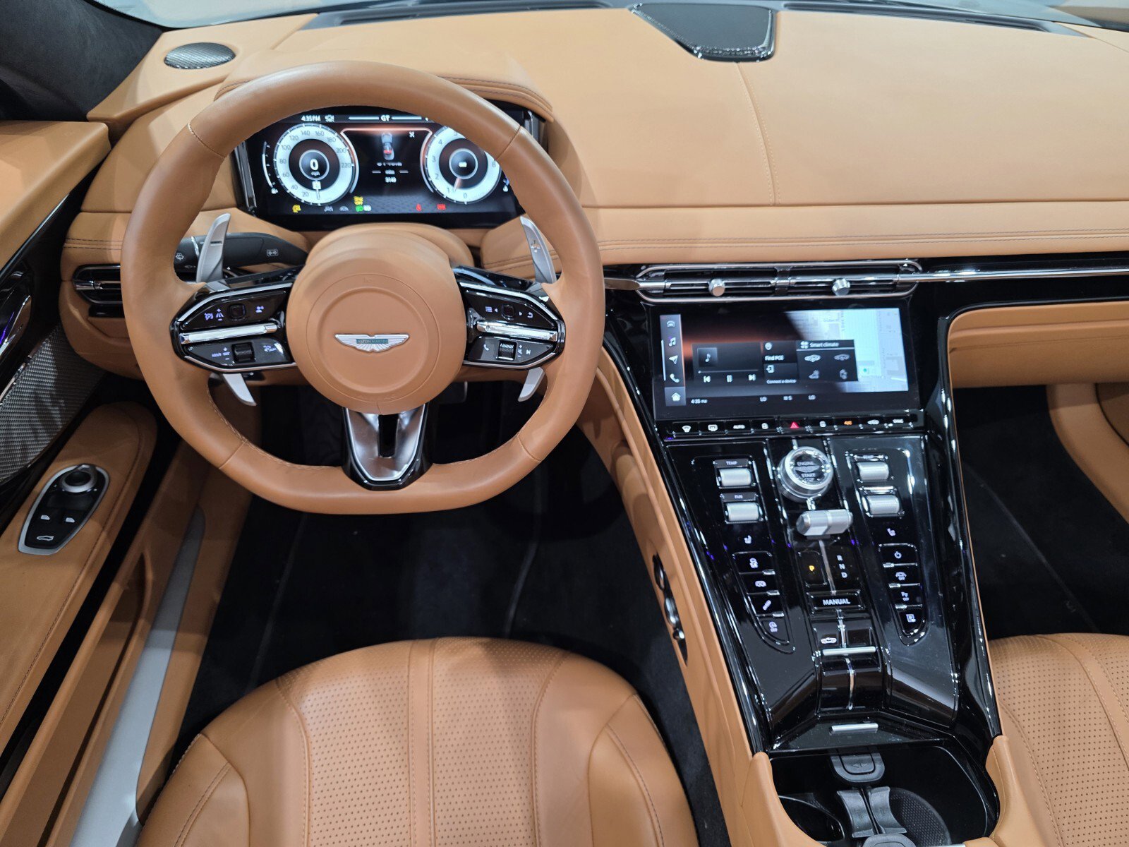 Used 2025 Aston Martin DB12 Convertible image 10