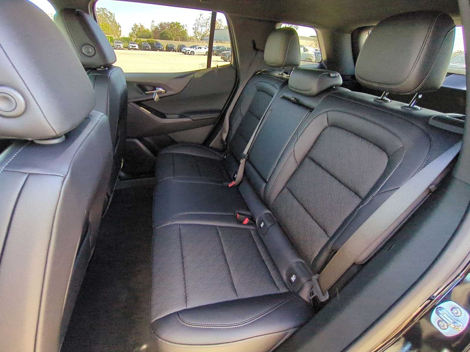 Used 2026 Chevrolet Equinox LT w/ Convenience Package II FWD image 24