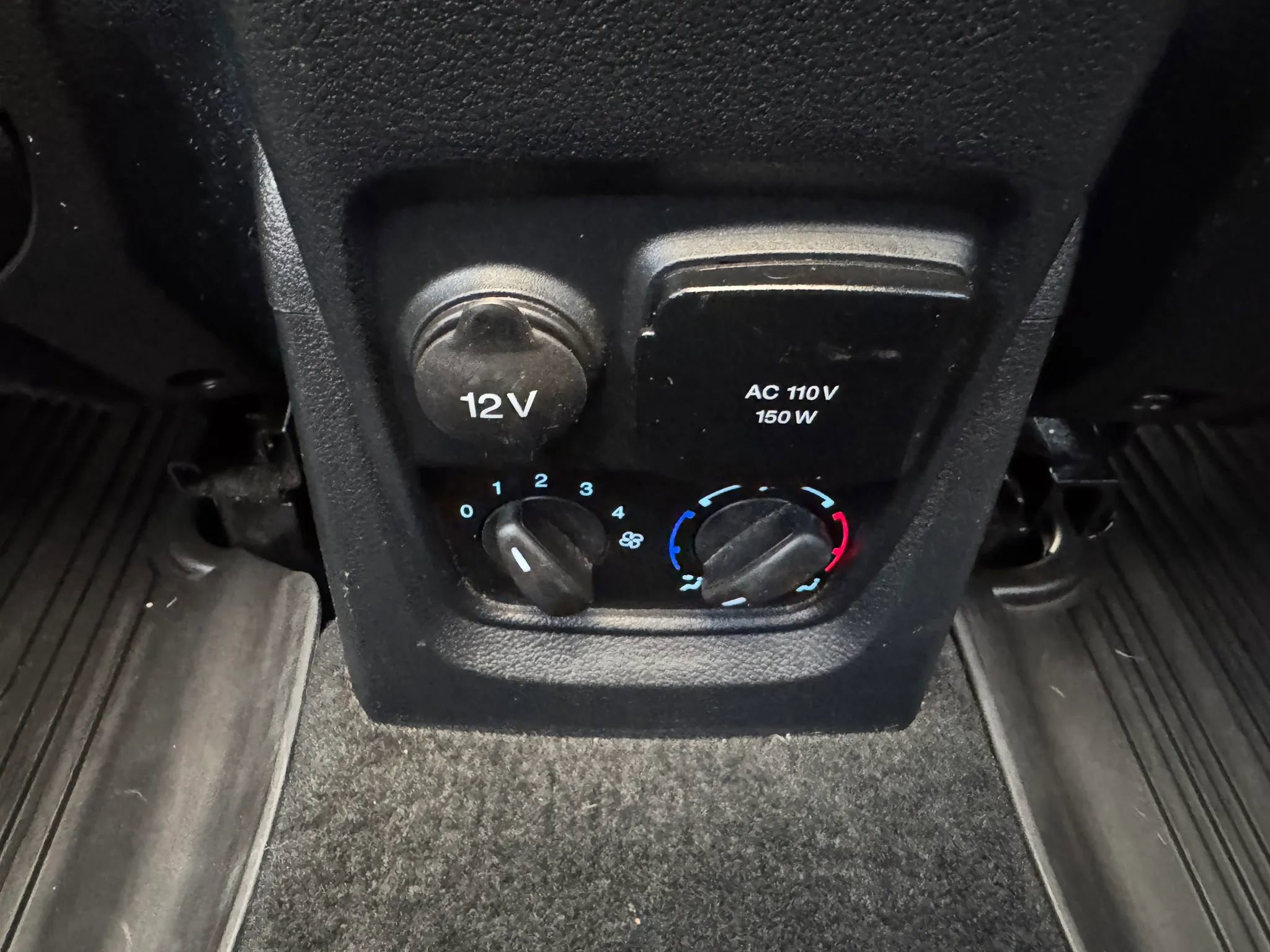 Used 2019 Ford Transit Connect Titanium w/ Titanium Premium Package FWD image 22
