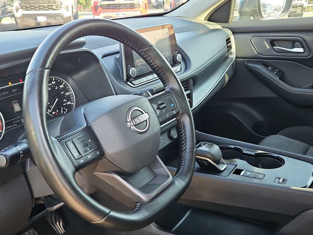 Used 2025 Nissan Rogue SV FWD image 10
