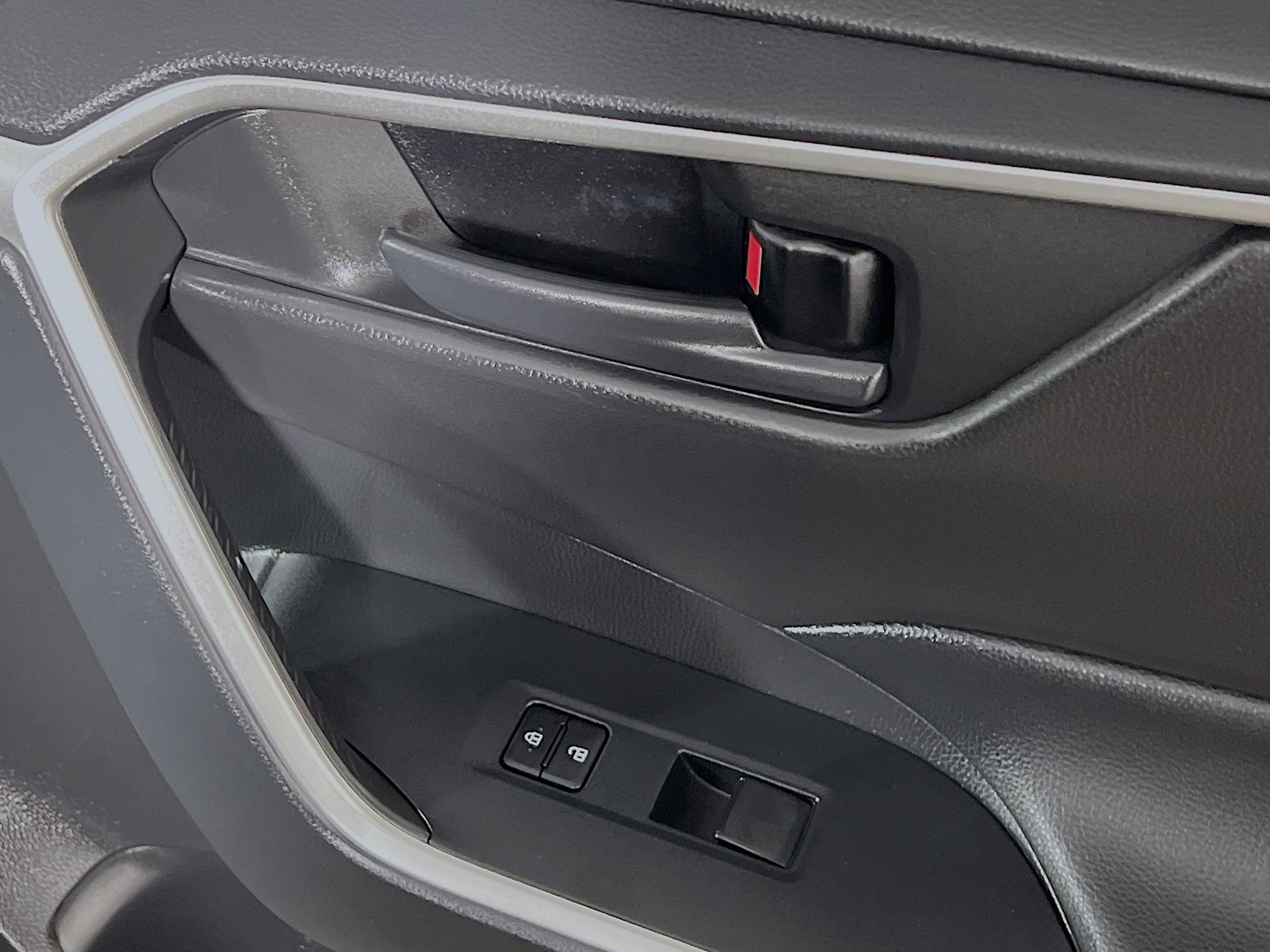 Used 2021 Toyota RAV4 LE image 32