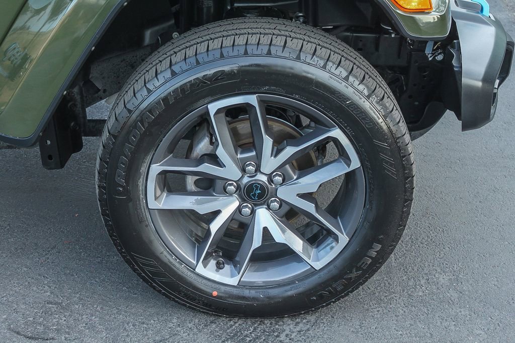 Used 2024 Jeep Wrangler Unlimited w/ Convenience Group AWD/4WD image 12
