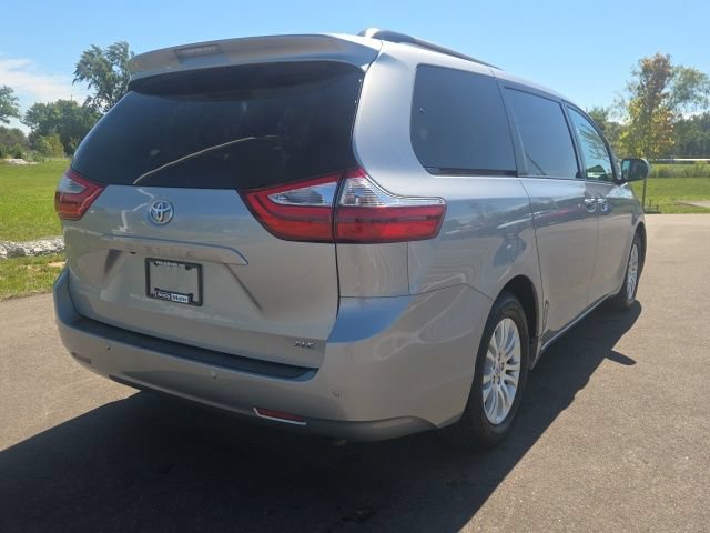 Used 2017 Toyota Sienna XLE w/ XLE Navigation Package FWD image 7