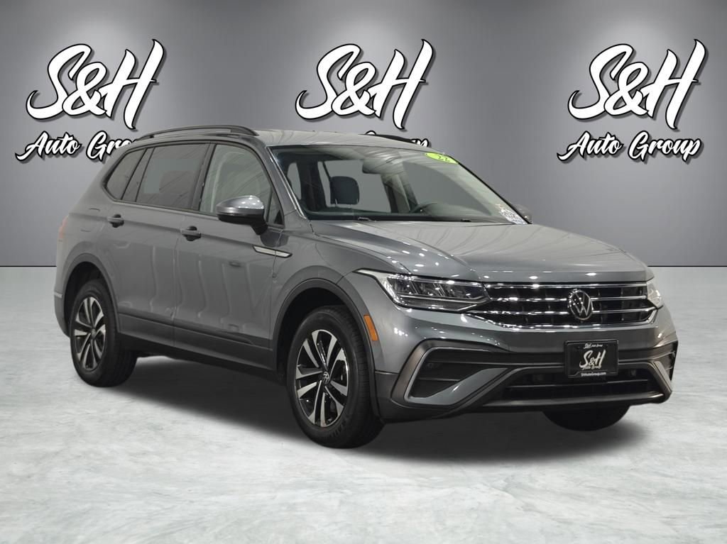 Used 2022 Volkswagen Tiguan S image 2