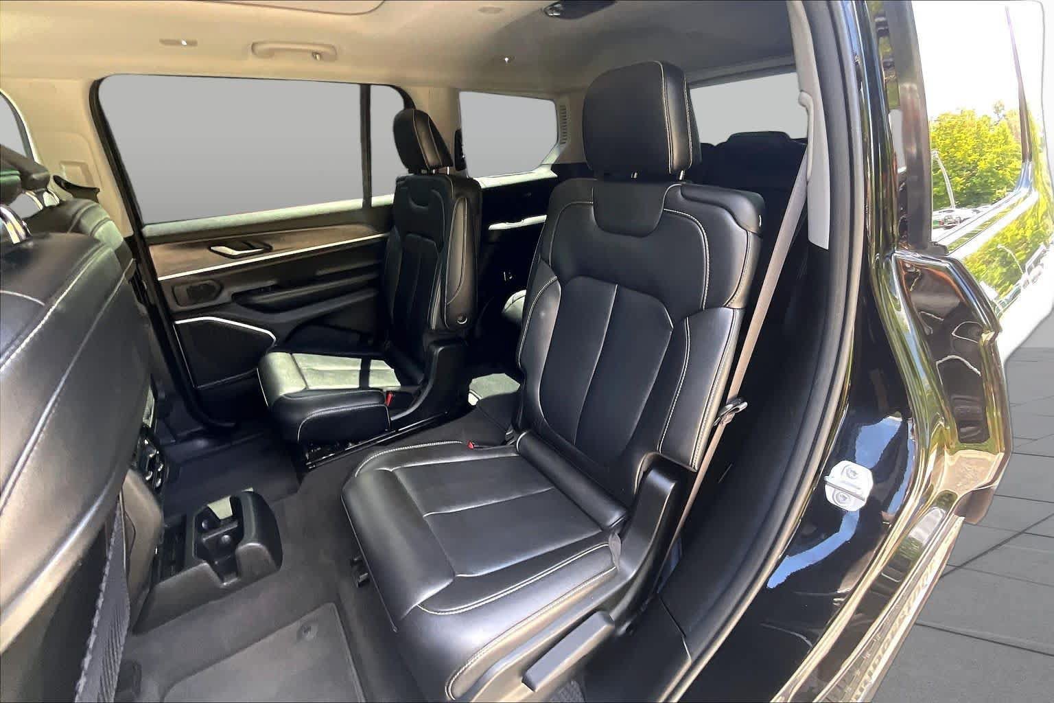 Used 2022 Jeep Grand Cherokee L Limited AWD/4WD image 21