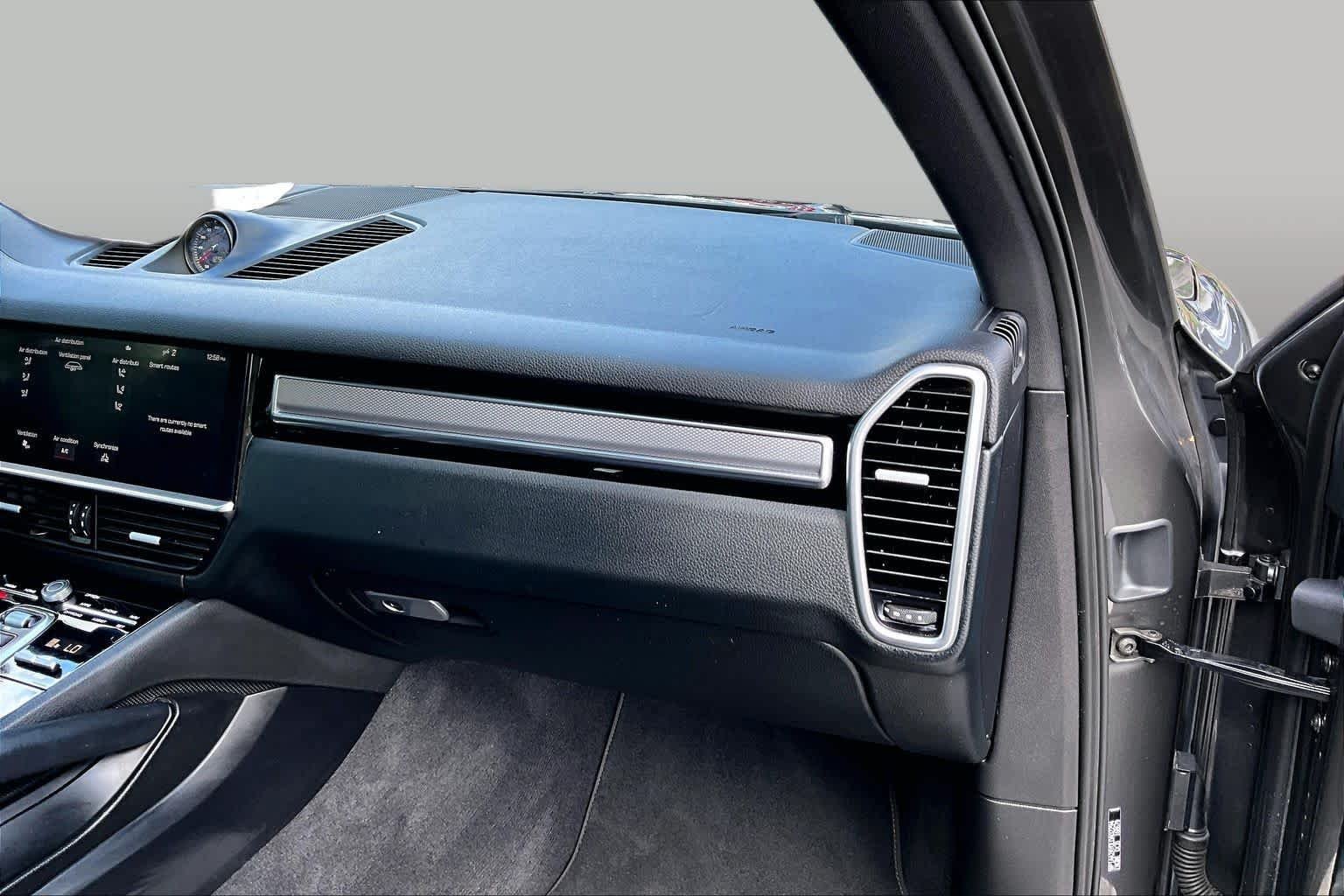 Used 2020 Porsche Cayenne AWD/4WD image 17