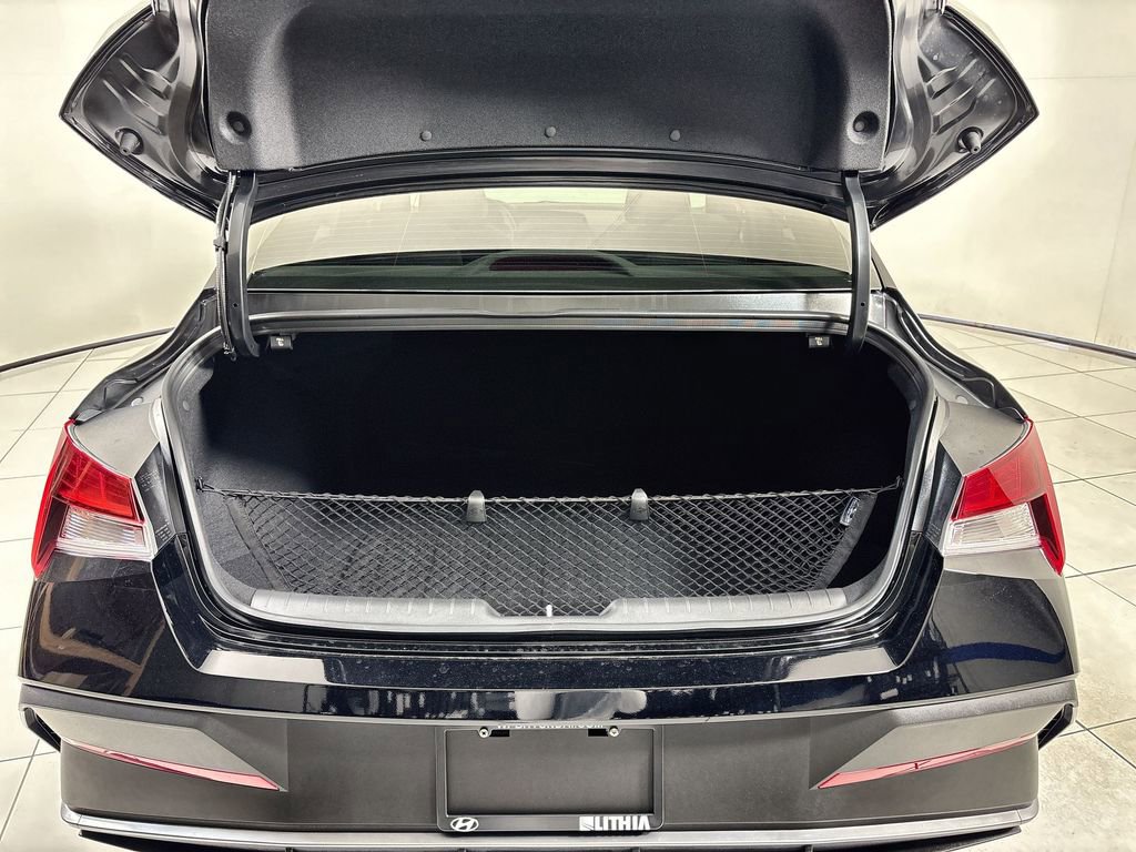 New 2026 Hyundai Elantra SE FWD image 19