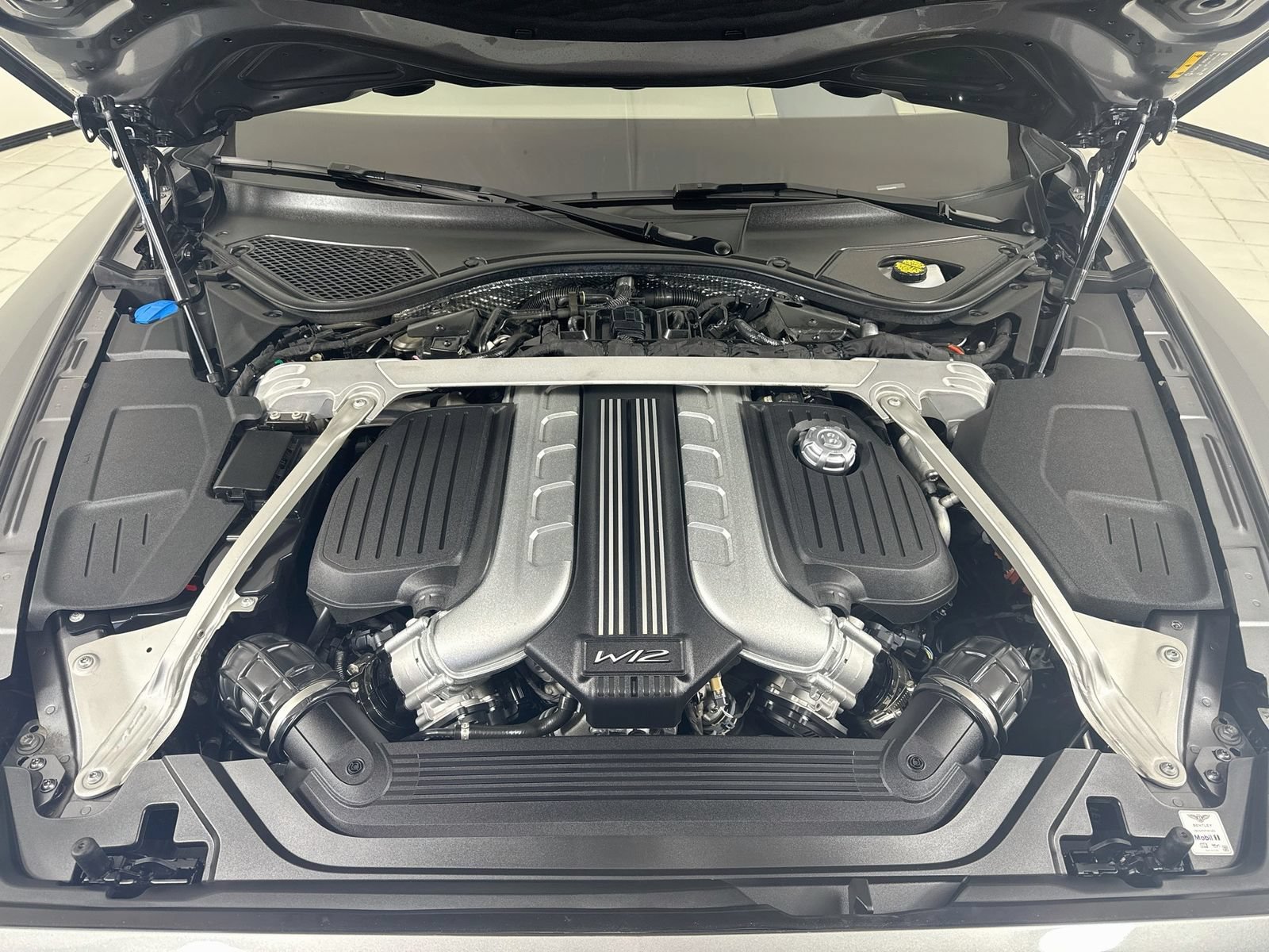 Certified 2022 Bentley Flying Spur W12 AWD/4WD image 31