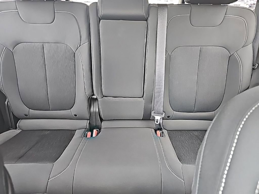 Certified 2025 Jeep Grand Cherokee Laredo w/ Luxury Tech Group I AWD/4WD image 33