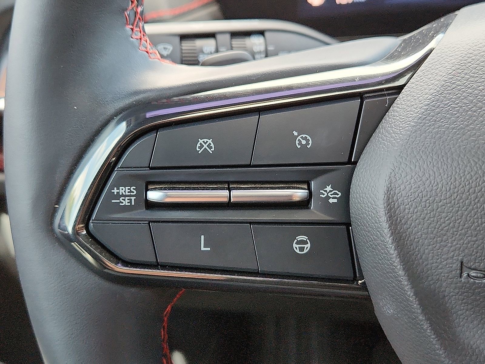 Used 2024 Chevrolet Traverse RS FWD image 17