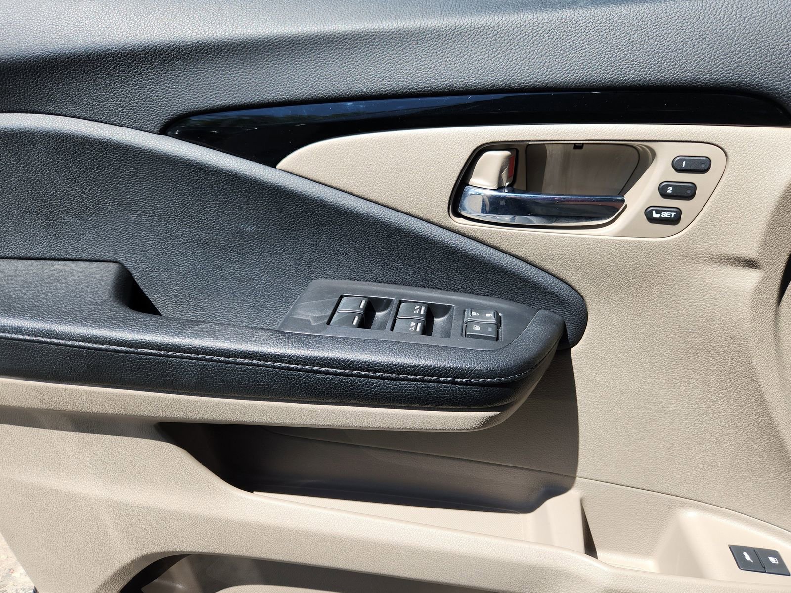 Used 2017 Honda Pilot Elite image 9