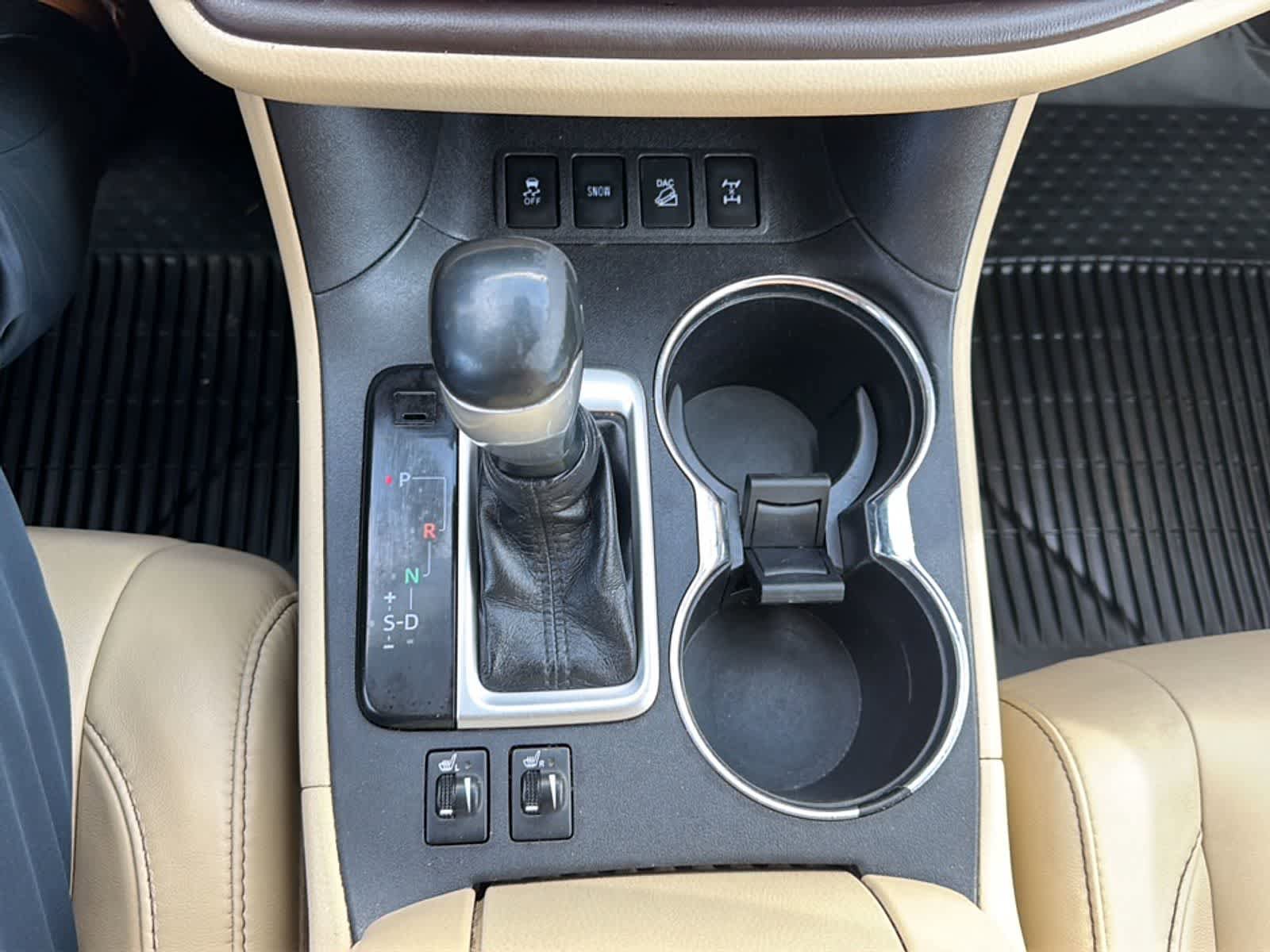 Used 2018 Toyota Highlander XLE AWD/4WD image 16