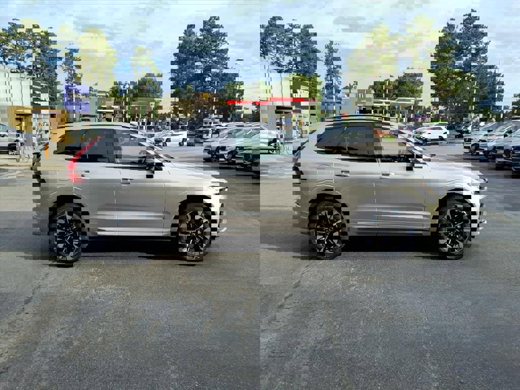 New 2026 Volvo XC60 B5 Plus w/ Protection Package Premier image 2