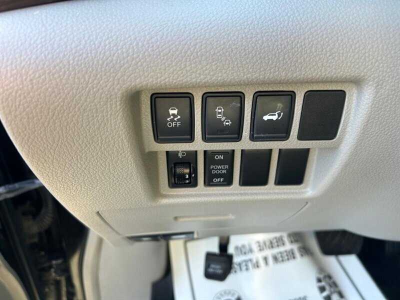 Used 2012 Nissan Quest LE FWD image 39