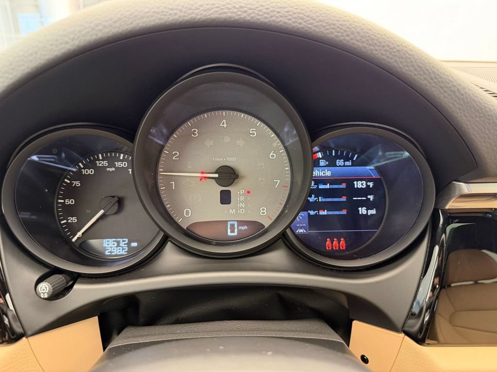 Certified 2024 Porsche Macan S AWD/4WD image 10