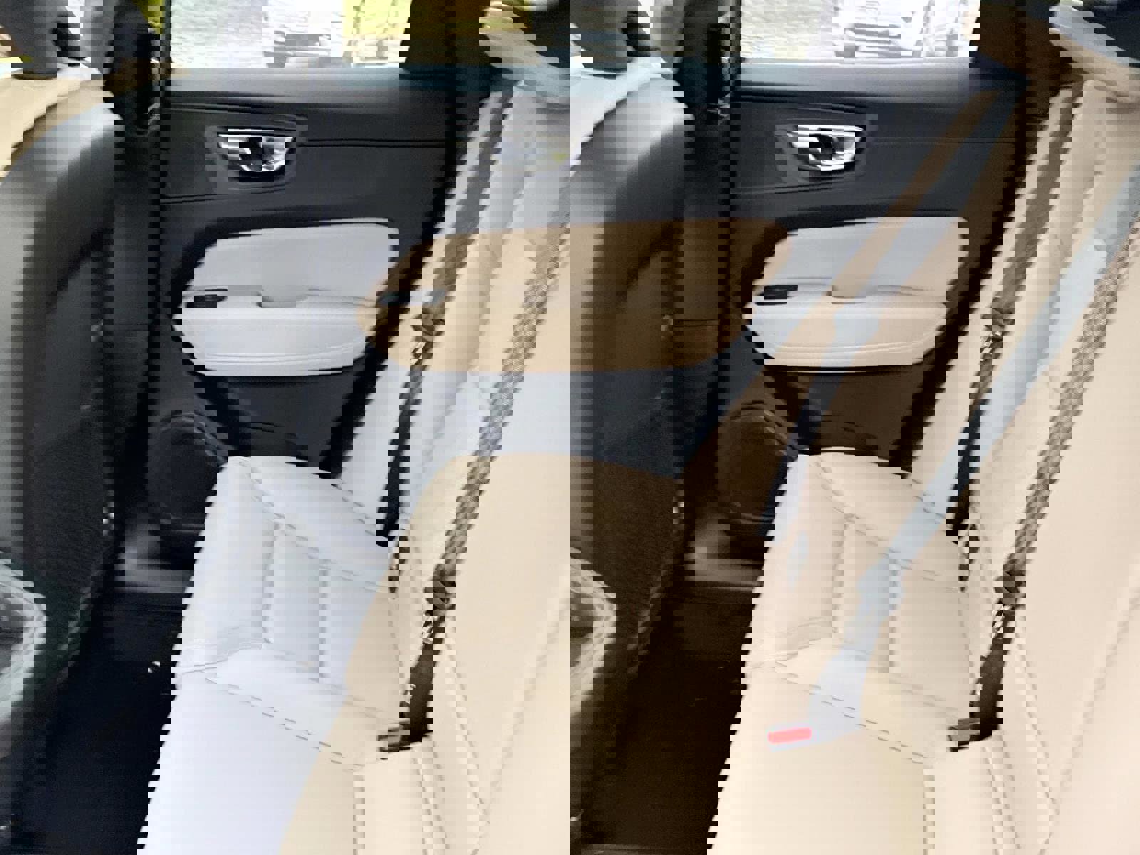 New 2026 Volvo XC60 B5 Plus w/ Climate Package image 11