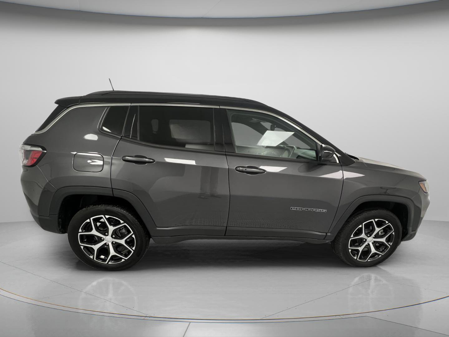 Used 2024 Jeep Compass Limited AWD/4WD image 9