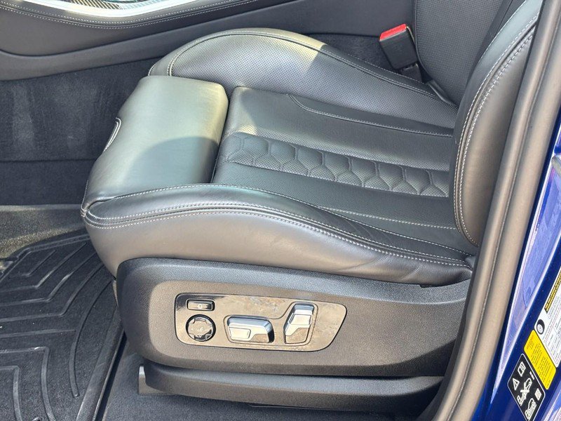 Used 2023 BMW X5 M AWD/4WD image 17