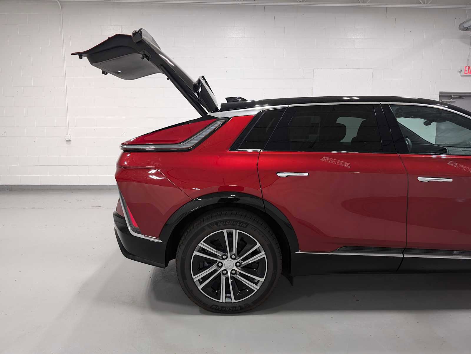 New 2025 Cadillac Lyriq Luxury image 8