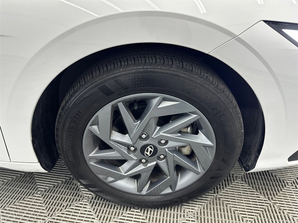 Used 2024 Hyundai Elantra SEL image 12