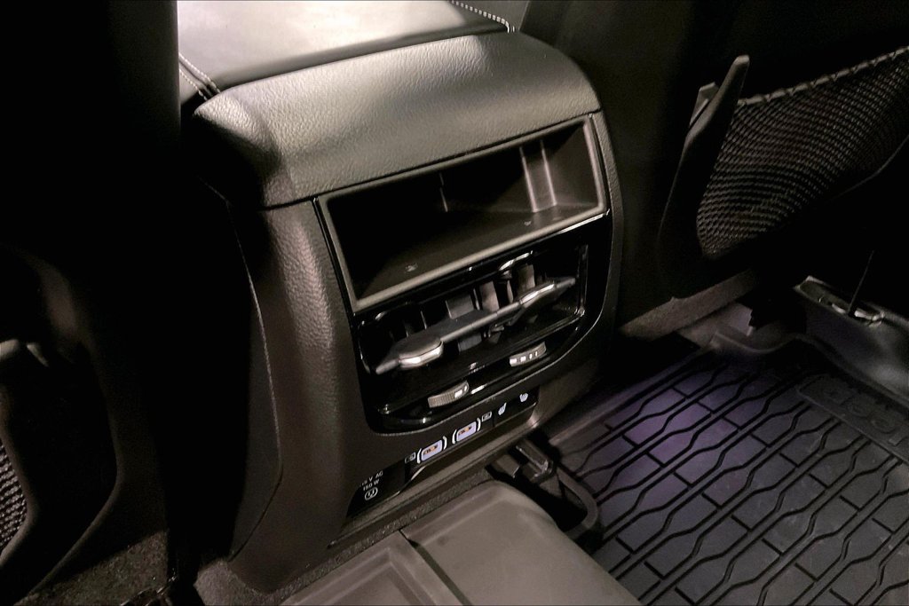 Used 2022 Jeep Grand Cherokee Overland AWD/4WD image 11